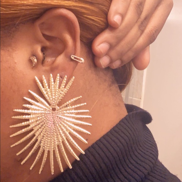 Lovely statement earrings - Picture 3 of 6